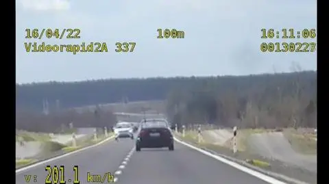 Twierdził, że chciał "dosuszyć" auto, którym wyjechał z myjni. Na liczniku miał ponad 200 km/h