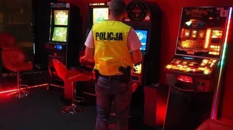 Przechwycili 209 automatów i ruletkę, a także półtora miliona złotych. Wśród zatrzymanych celnicy