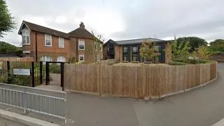 Budynek szkoły przy Camp Road