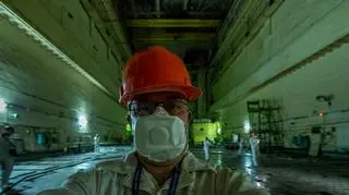 Andrzej Urbański na płycie reaktora numer trzy 