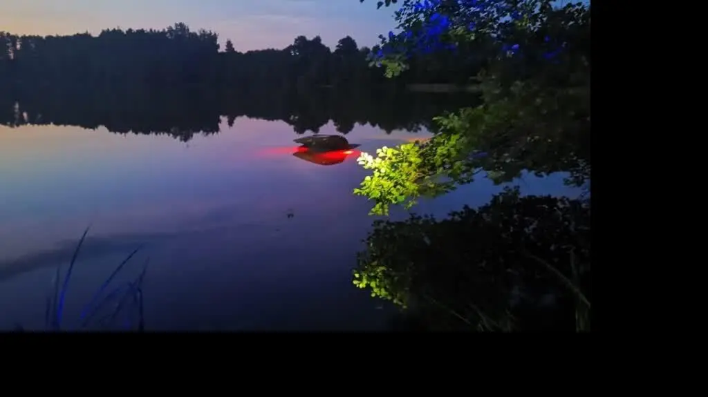 Pijany wjechał autem do jeziora