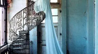 Lily Cole w sukni Stelli McCartney, Gujaratm Indie, sesja dla Vogue UK, 2005