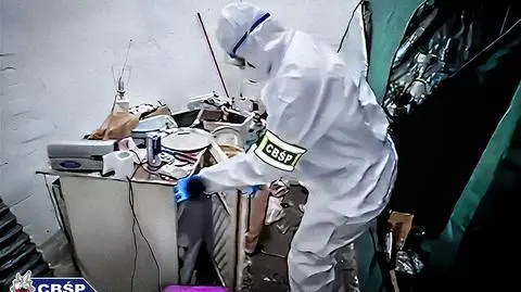 Laboratorium narkotyków w centrum miasta. Działało w namiocie postawionym w małym lokalu