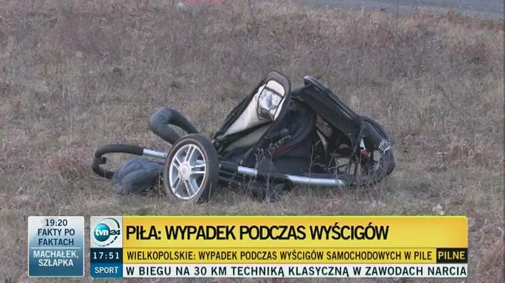Zderzyły się dwa auta, jedno wjechało w matkę z dwójką dzieci. Niemowlę w ciężkim stanie