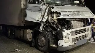 Zderzenie ciężarówki z pługopiaskarką na A1