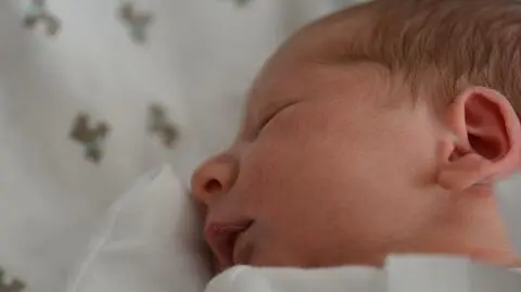 We Francji dostęp do in vitro dla kobiet w związkach jednopłciowych i singielek 