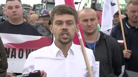 Rolnicy zablokowali drogę, czekają na premiera