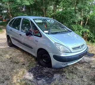 Auto zostało wyciągnięte na brzeg