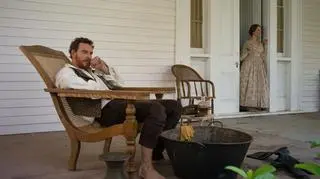 Michael Fassbender i Sarah Paulson
