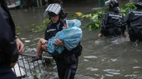 Tajfun Mangkhut dotarł do Hongkongu