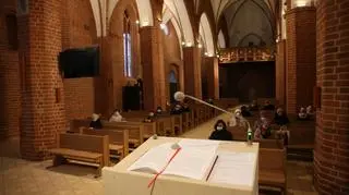 Odbudowa uszkodzonej przez pożar wieży została połączona z kompleksową renowacją całej katedry