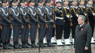 Bronsław Komorowski podczas uroczystości na Placu Zamkowym