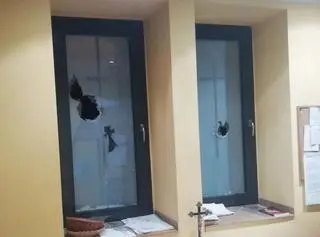 23-latek między innymi wybijał szyby w kościołach