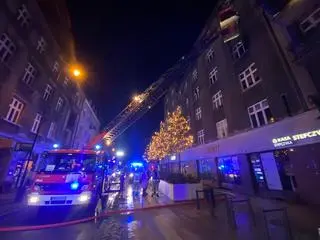 Ewakuacja mieszkańców przez balkon