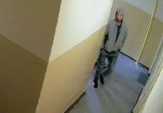 Kamera w bloku zarejestrowała kradzież roweru