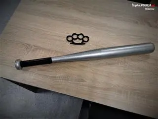 Zaatakował znajomego kijem bejsbolowym. Na oczach pięciolatka