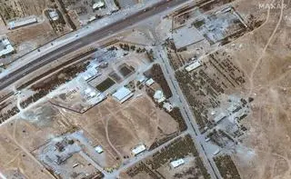 Zdjęcie satelitarne zaatakowanego przez Izrael ośrodka produkcji rakiet w Kermanszah w Iranie