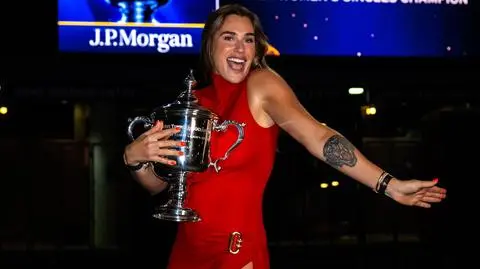Sabalenka tańczy z pucharem. Świątek ma powody do zmartwień