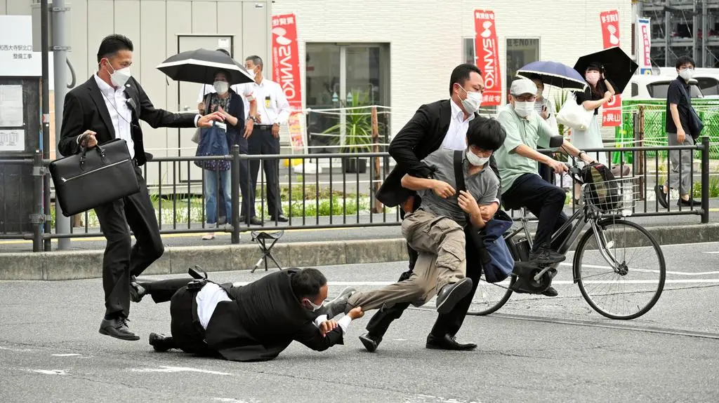 Tetsuya Yamagami po oddaniu strzałów został szybko obezwładniony.