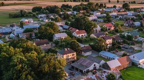jaczew wieś budynki miasteczko domy
