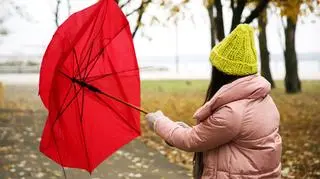 "Zachowaj ostrożność podczas aktywności na zewnątrz"