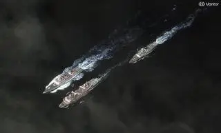 Chińskie okręty na Morzu Filipińskim, widoczny m.in. niszczyciel rakietowy, 3 grudnia 2025