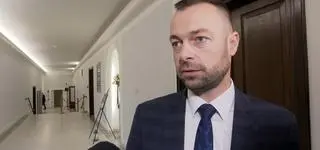 Jeden poseł wyłamał się w głosowaniu. "Honor nie ma swojej ceny"