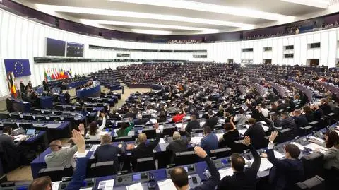 Kogo słychać za kordonem sanitarnym? Kim są typowi eurosceptycy, youtuberzy i antyszczepionkowcy?