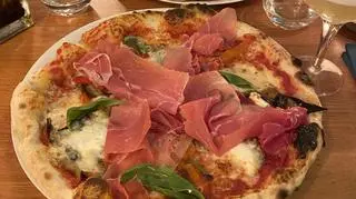 Pizza w neapolitańskiej restauracji
