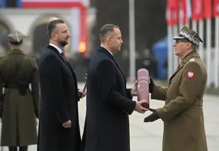 Prezydent wręczył odznaczenia i nominacje generalskie