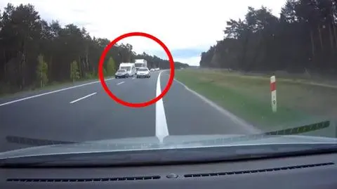 Wyprzedzał kilka pojazdów, jechał wprost na czołówkę. Nagranie