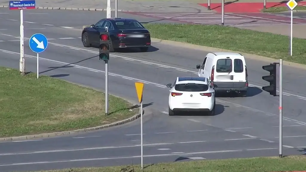 Kierowca przejechał na czerwonym świetle 