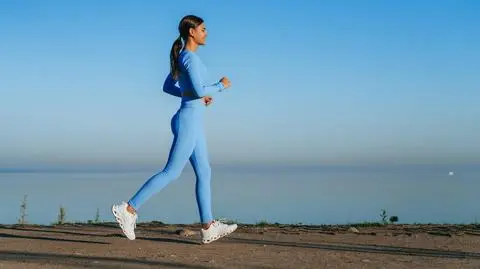 chod chodzenie bieganie jogging shutterstock_2594831619