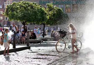IMGW ostrzega. Tu będzie gorąco, a tu zagrzmi