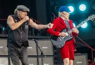Prezydent w tłumie pod sceną na koncercie legendy rocka