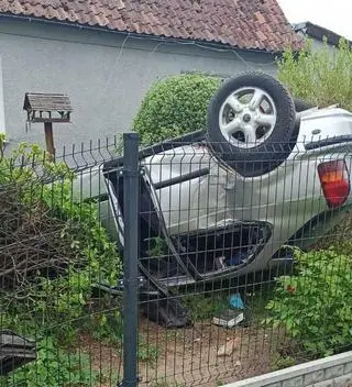 Kierowca wyszedł z auta o własnych siłach 