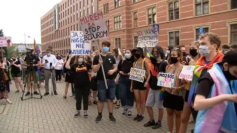 "Pogarda i arogancja obozu władzy weszła na kolejny poziom". Kolejne manifestacje poparcia dla LGBT