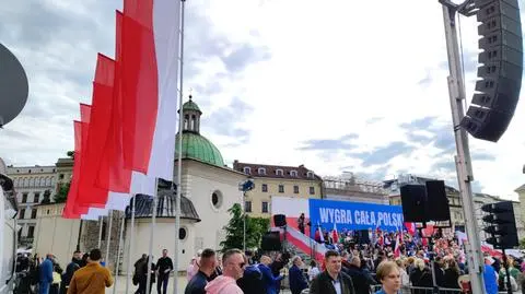 Flagi "Kraków dla równości" zamieniono na flagi Polski