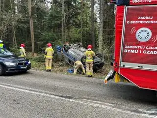 Policyjny radiowóz dachował podczas dojazdu na interwencję