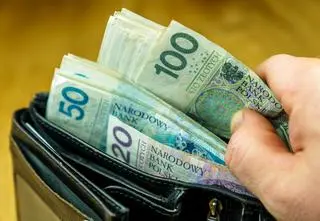 Uwierzyła, że bierze udział w policyjnej akcji. Straciła całe oszczędności
