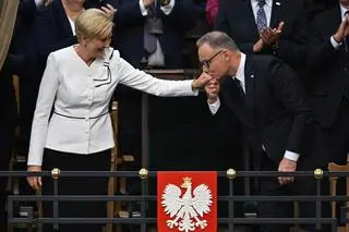 Uroczystość zaprzysiężenia Prezydenta RP Karola Nawrockiego przed Zgromadzeniem Narodowym. Andrzej Duda z żoną Agatą