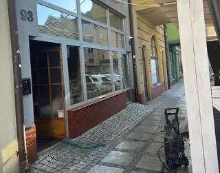 Restauracja oblana nieznaną substancją, właściciele dostali groźby
