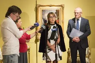 Krystyna Stawecka, zastępczyni dyrektora muzeum, ma nadzieję, że uda się odnaleźć jeszcze inne zrabowane obrazy 