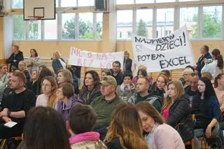 Rodzice protestują przeciwko planom likwidacji szkoły