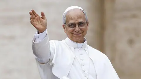 Papież Leon XIV podczas swojej pierwszej audiencji generalnej w Watykanie