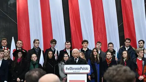 Jarosław Kaczyński przemawia na wiecu w Warszawie