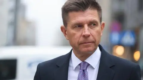 Petru zatrudnił się w dyskoncie. "Podpisałem umowę"