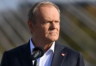 Tusk o "pisowskiej akcji". "Niedługo zabraknie im cegieł"