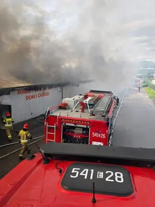 Pożar sklepu budowlanego w Rzeczycy