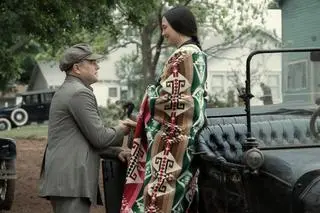 Lily Gladstone i Leonardo DiCaprio w filmie "Killers of the Flowers Moon"